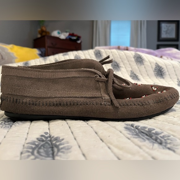 Minnetonka Gray Moccasin Booties size 9 - Picture 2 of 6